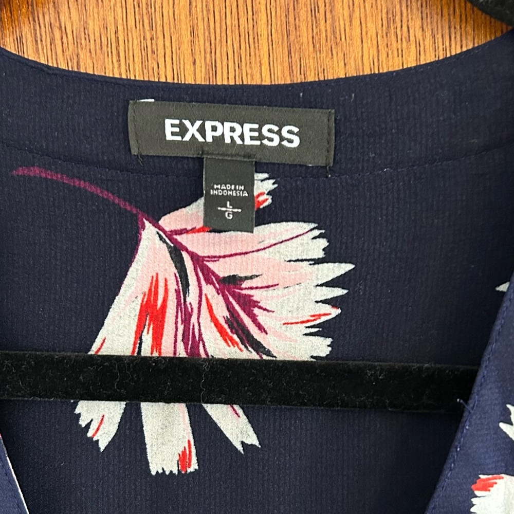 Express Navy Floral Blouse - Picture 6 of 7